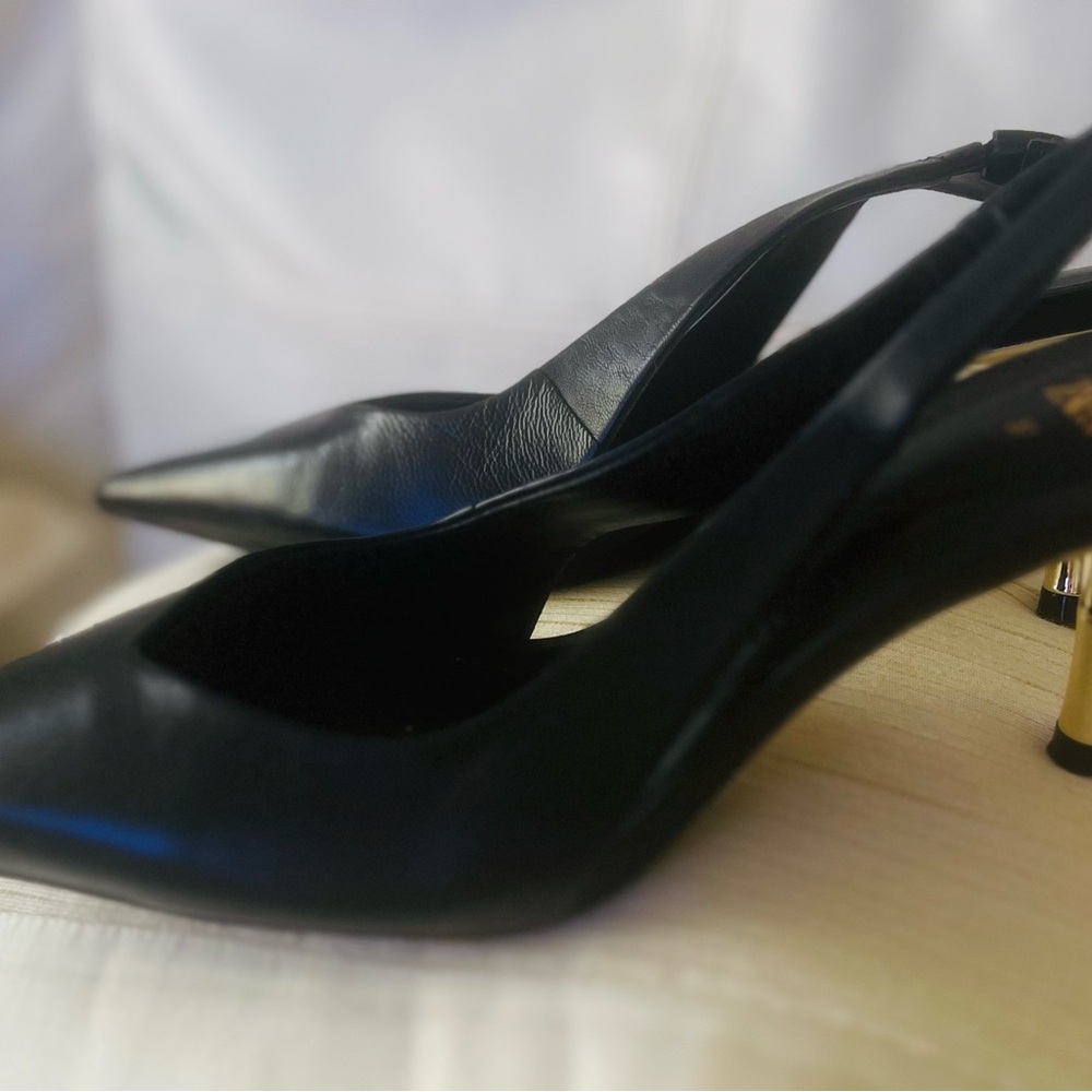 NEW Zara beautiful and elegant Black Pointed-Toe Heels with Glossy Finish